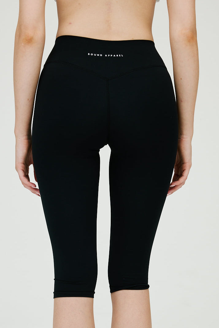 Black Contour Capris