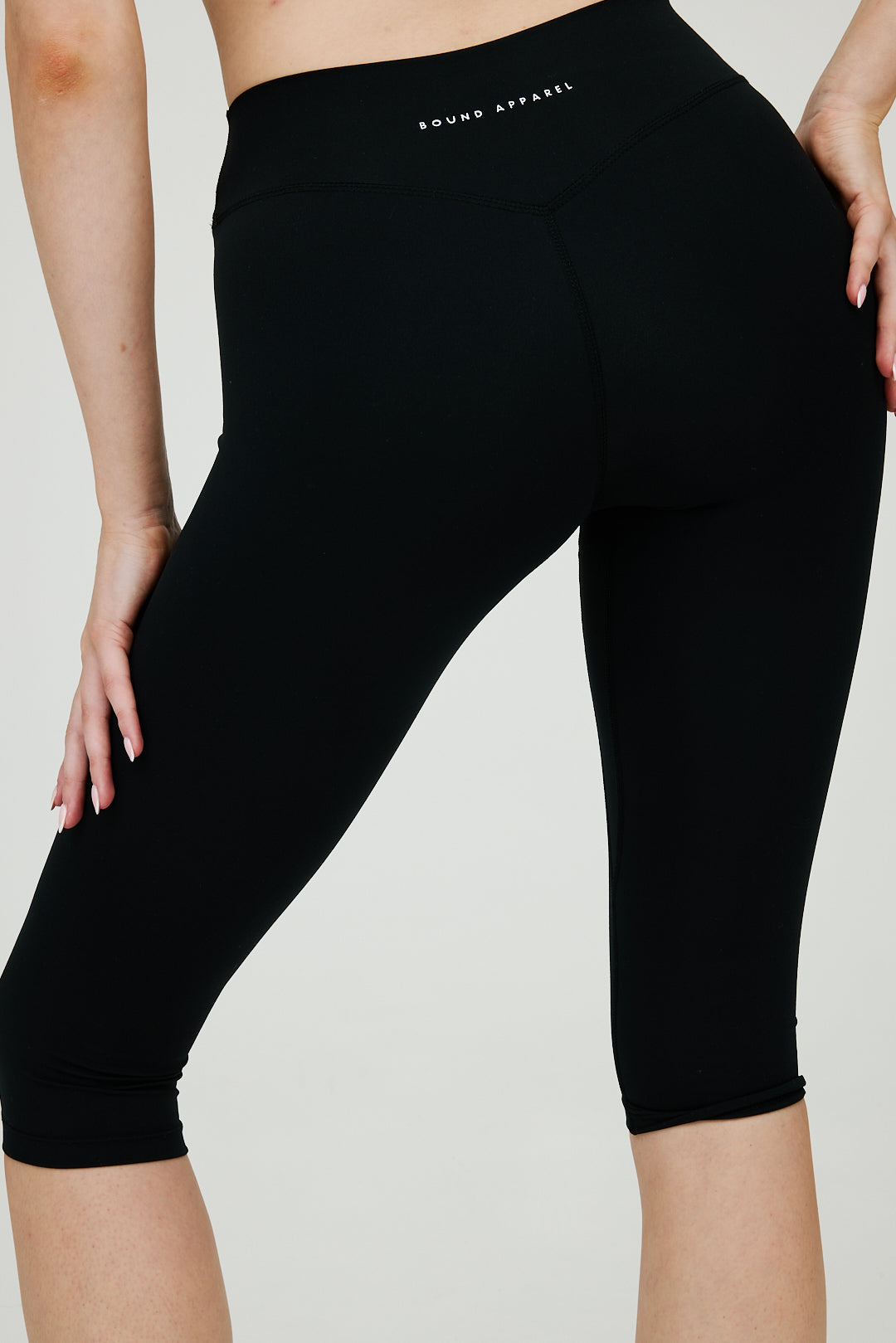 Black Contour Capris